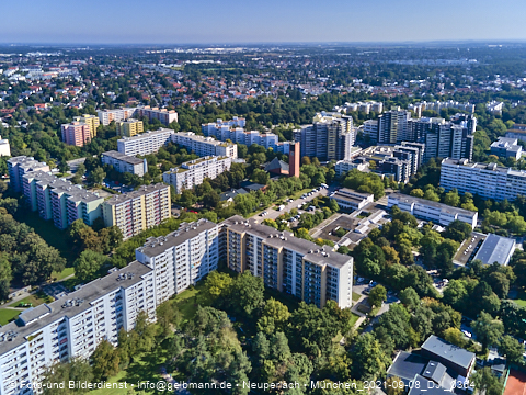 09.09.2021 - Marx-Zentrum, Studentenwohnheim und Wohnanlage Karl-Marx-Ring 52-62 und KMR 53-57c