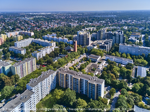 09.09.2021 - Marx-Zentrum, Studentenwohnheim und Wohnanlage Karl-Marx-Ring 52-62 und KMR 53-57c