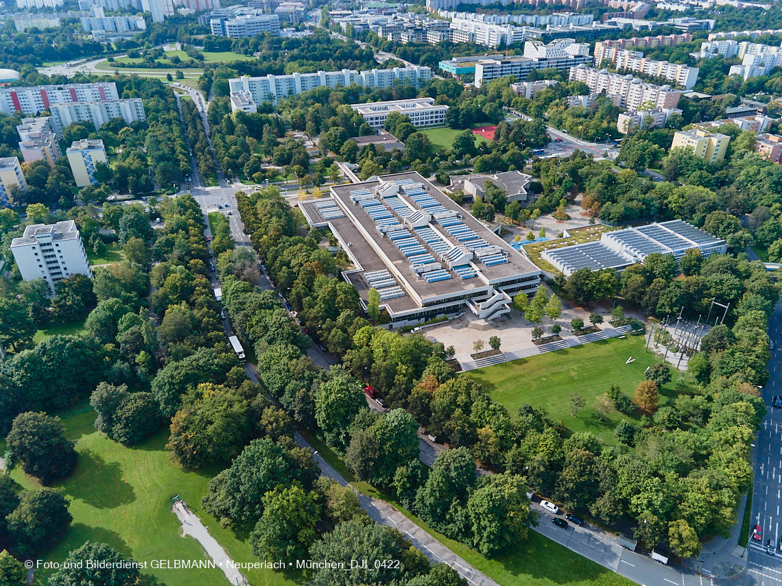 09.09.2021 - Die Heinrich-Wieland-Straße in Neuperlach