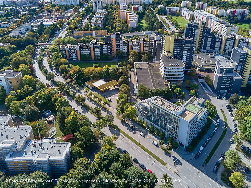 30.09.2021 - Große Fassadensanierung im Marx-Zentrum aus Neuperlach