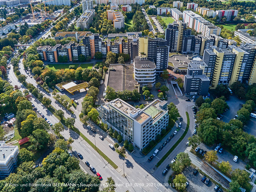 30.09.2021 - Große Fassadensanierung im Marx-Zentrum aus Neuperlach