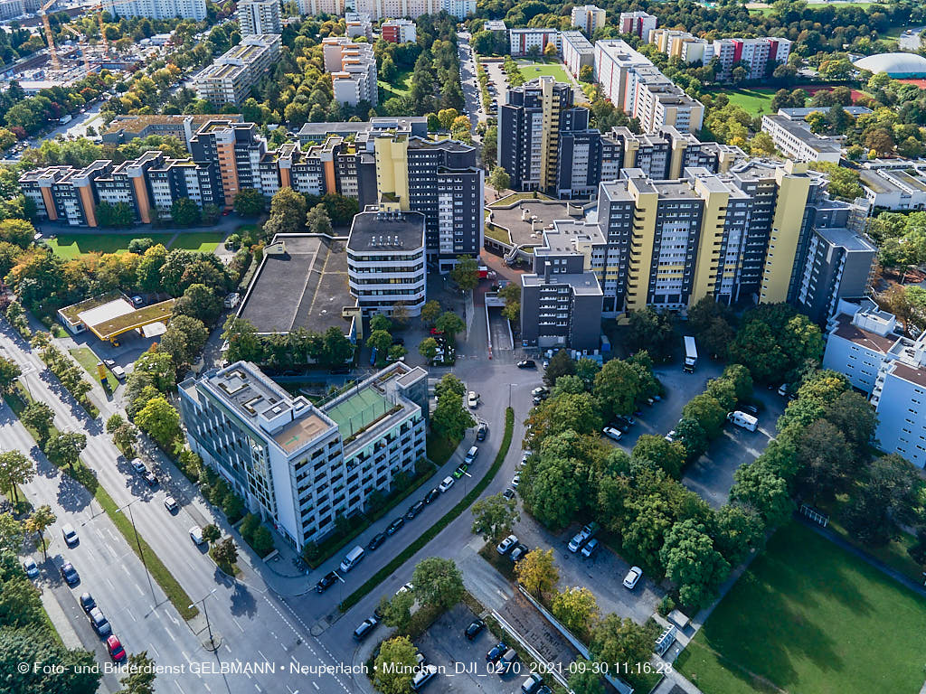 30.09.2021 - Große Fassadensanierung im Marx-Zentrum aus Neuperlach