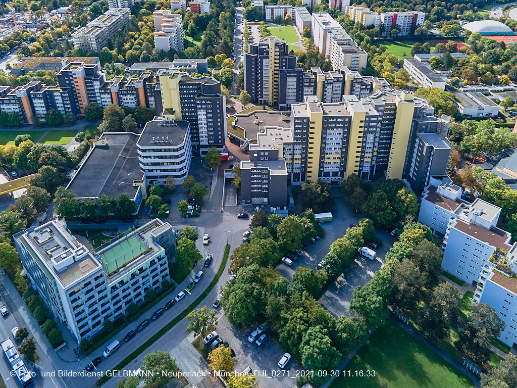 30.09.2021 - Große Fassadensanierung im Marx-Zentrum aus Neuperlach