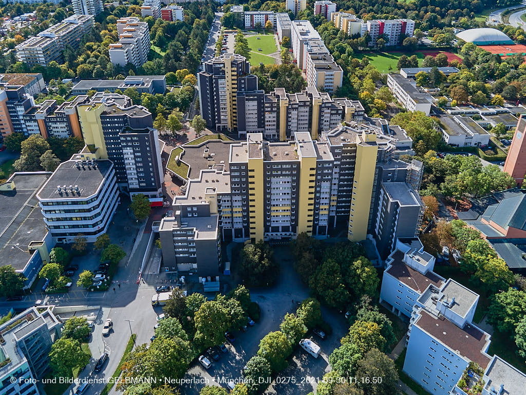 30.09.2021 - Große Fassadensanierung im Marx-Zentrum aus Neuperlach