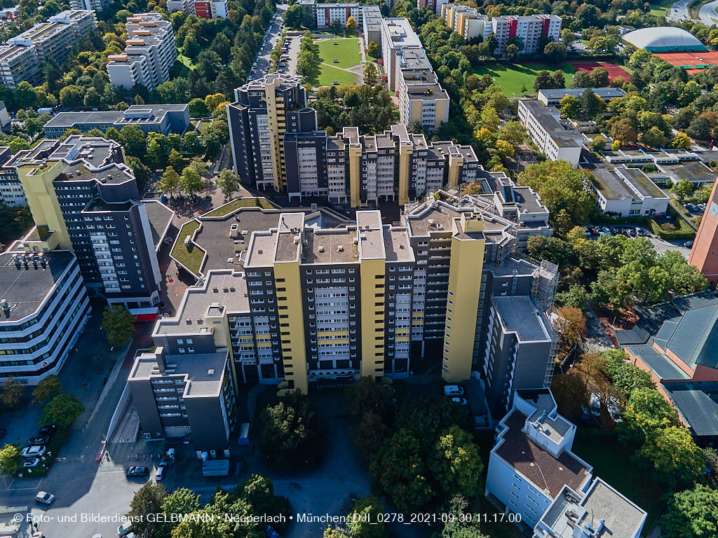 30.09.2021 - Große Fassadensanierung im Marx-Zentrum aus Neuperlach