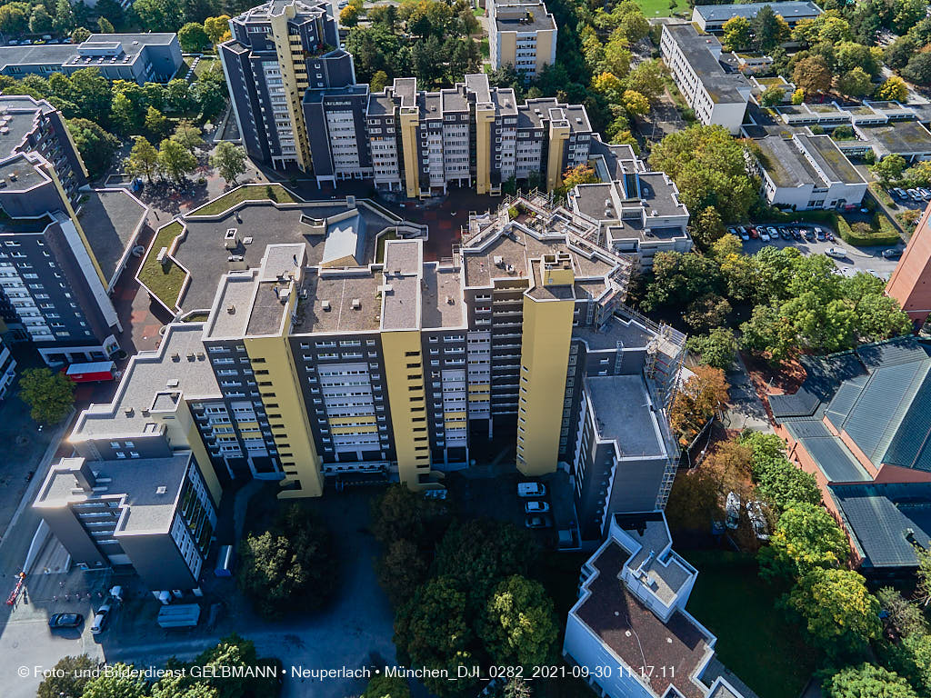 30.09.2021 - Große Fassadensanierung im Marx-Zentrum aus Neuperlach