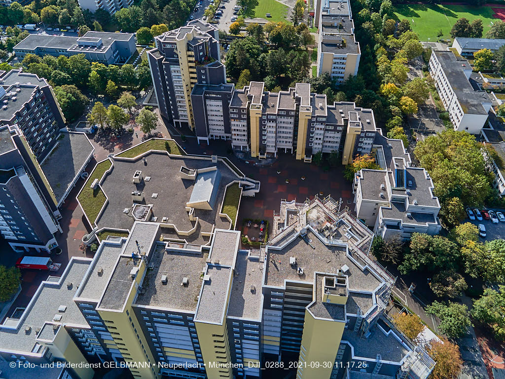 30.09.2021 - Große Fassadensanierung im Marx-Zentrum aus Neuperlach