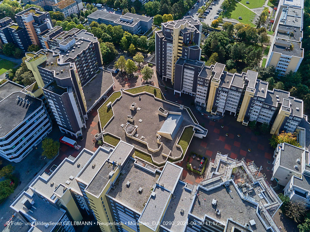 30.09.2021 - Große Fassadensanierung im Marx-Zentrum aus Neuperlach