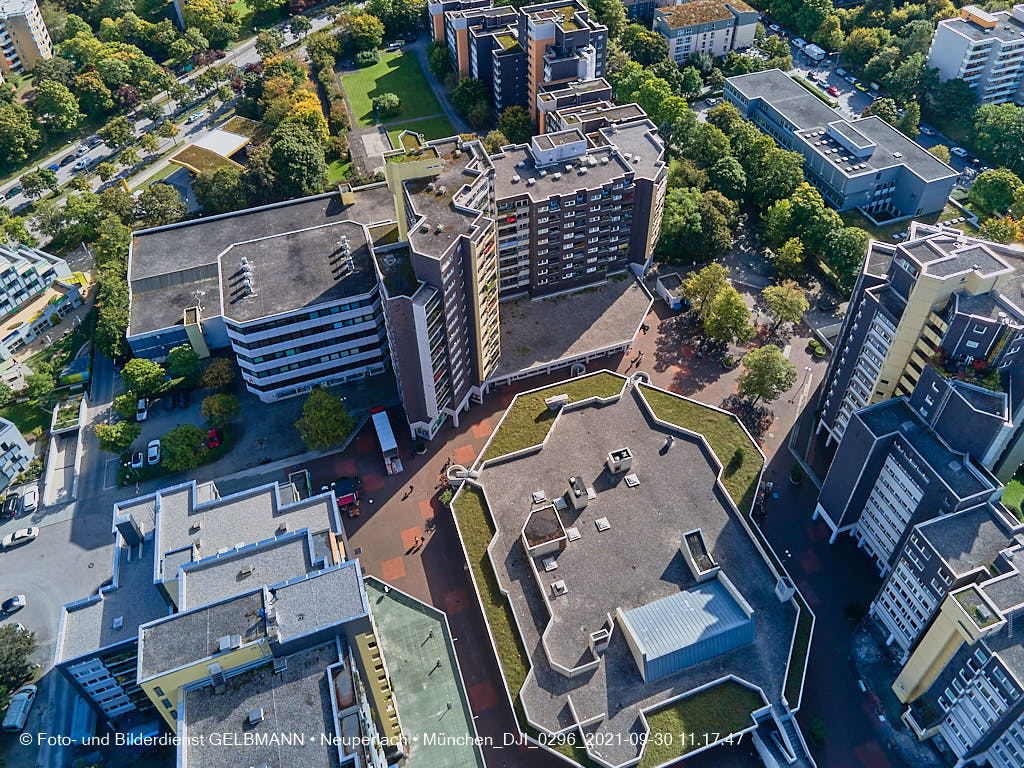 30.09.2021 - Große Fassadensanierung im Marx-Zentrum aus Neuperlach