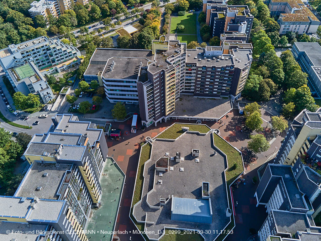 30.09.2021 - Große Fassadensanierung im Marx-Zentrum aus Neuperlach