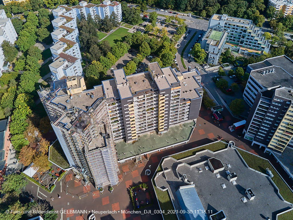 30.09.2021 - Große Fassadensanierung im Marx-Zentrum aus Neuperlach