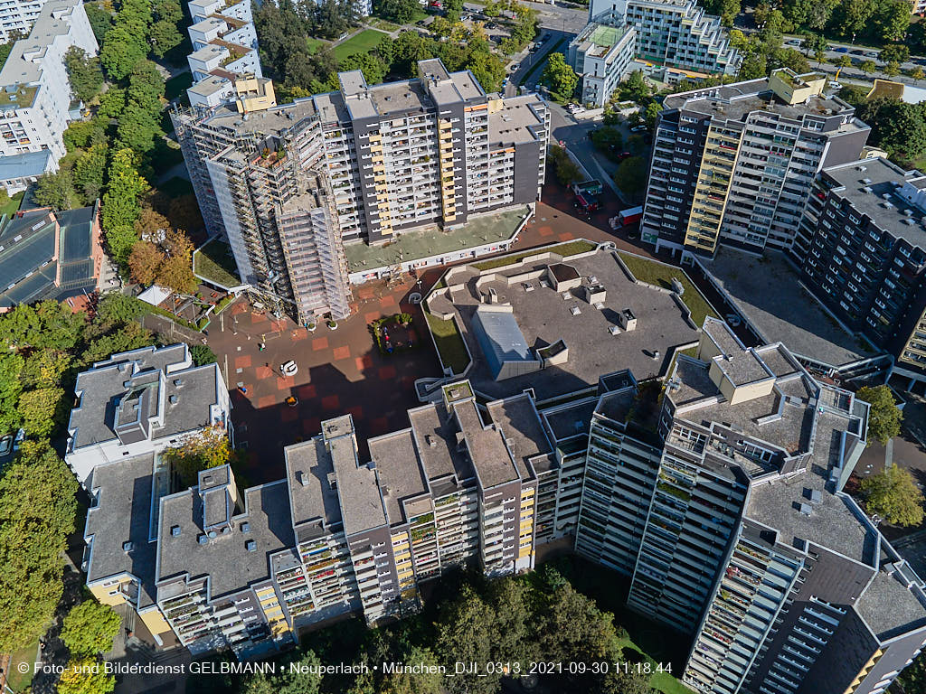 30.09.2021 - Große Fassadensanierung im Marx-Zentrum aus Neuperlach