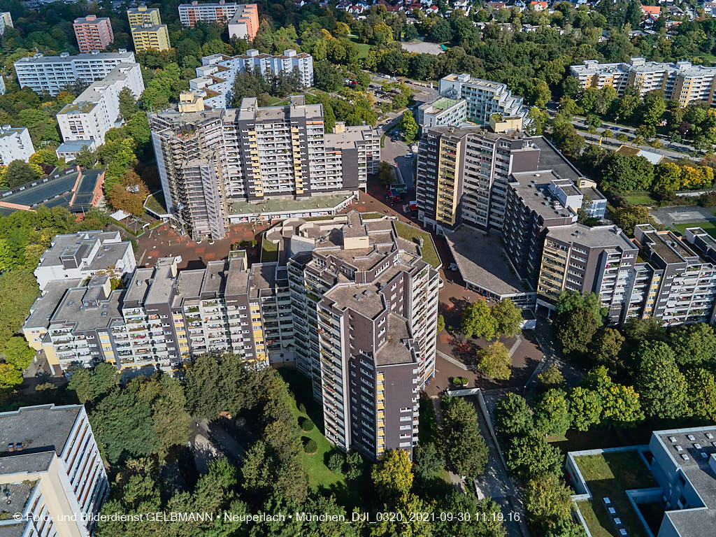 30.09.2021 - Große Fassadensanierung im Marx-Zentrum aus Neuperlach
