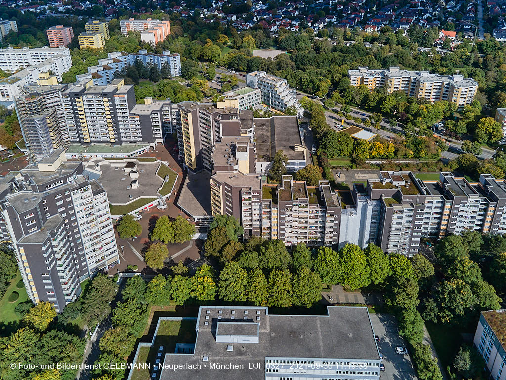 30.09.2021 - Große Fassadensanierung im Marx-Zentrum aus Neuperlach