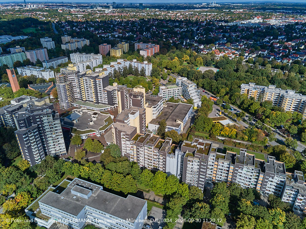 30.09.2021 - Große Fassadensanierung im Marx-Zentrum aus Neuperlach