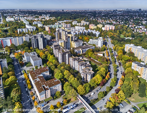 15.10.2021 - Marx-Zentrum, Studentenwohnheim und Wohnanlage Karl-Marx-Ring 52-62 und KMR 53-57c
