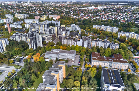 15.10.2021 - Marx-Zentrum, Studentenwohnheim und Wohnanlage Karl-Marx-Ring 52-62 und KMR 53-57c