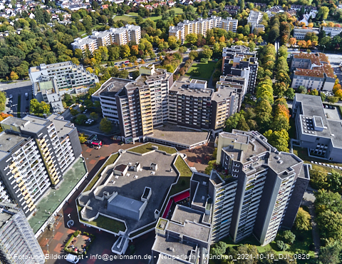 15.10.2021 - Marx-Zentrum, Studentenwohnheim und Wohnanlage Karl-Marx-Ring 52-62 und KMR 53-57c