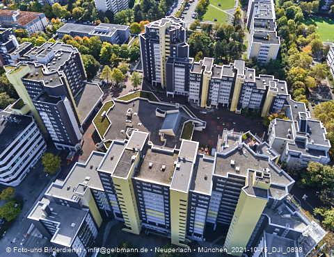 15.10.2021 - Marx-Zentrum, Studentenwohnheim und Wohnanlage Karl-Marx-Ring 52-62 und KMR 53-57c