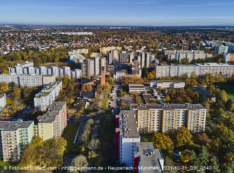 31.10.2021 - Marx-Zentrum, Studentenwohnheim und Wohnanlage Karl-Marx-Ring 52-62 und KMR 53-57c