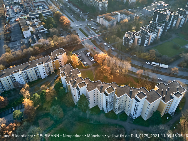 09.11.2020 - Marx-Zentrum und Wohnanlagelage am Karl-Marx-Ring 52-62 in Neuperlach