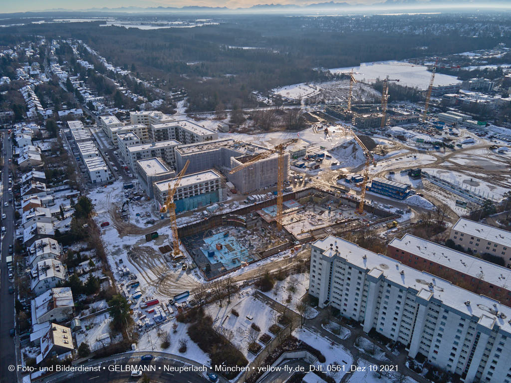 10.12.2021 -Das Alexisquartier mit Schnee im Dezember 2021 in Neuperlach