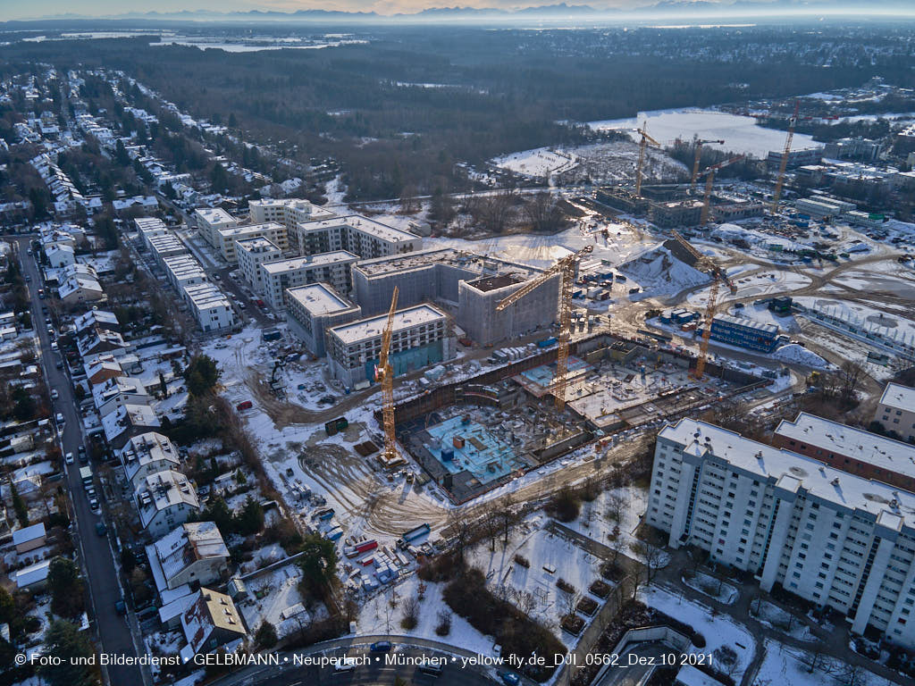 10.12.2021 -Das Alexisquartier mit Schnee im Dezember 2021 in Neuperlach