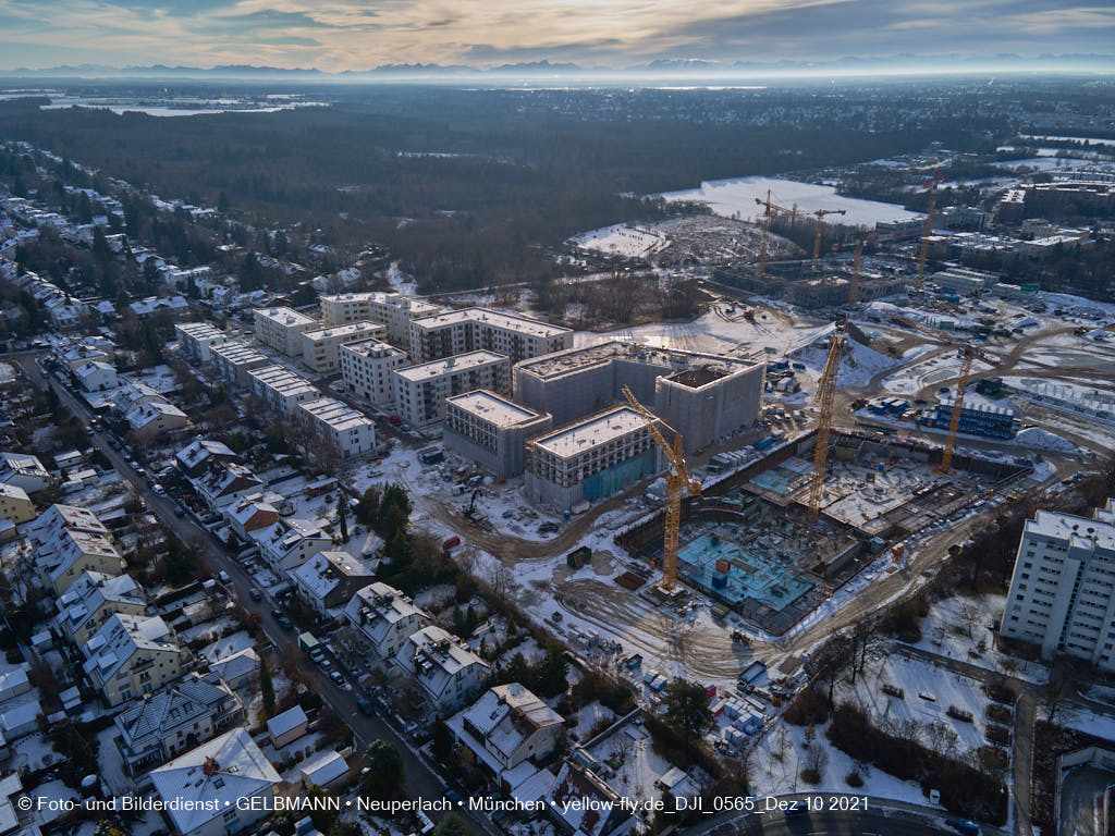 10.12.2021 -Das Alexisquartier mit Schnee im Dezember 2021 in Neuperlach