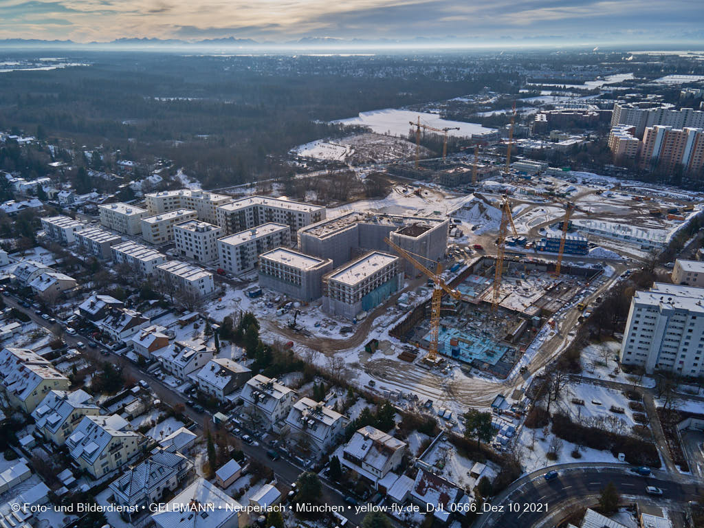10.12.2021 -Das Alexisquartier mit Schnee im Dezember 2021 in Neuperlach