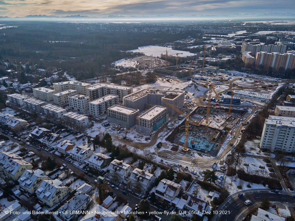 10.12.2021 -Das Alexisquartier mit Schnee im Dezember 2021 in Neuperlach