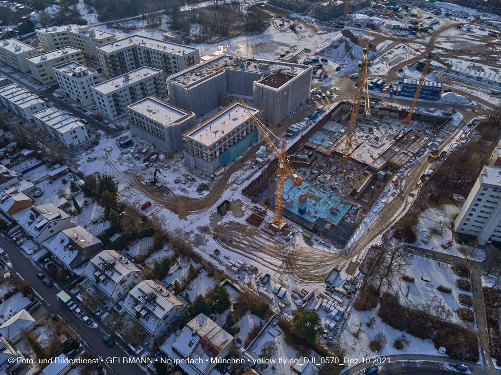 10.12.2021 -Das Alexisquartier mit Schnee im Dezember 2021 in Neuperlach