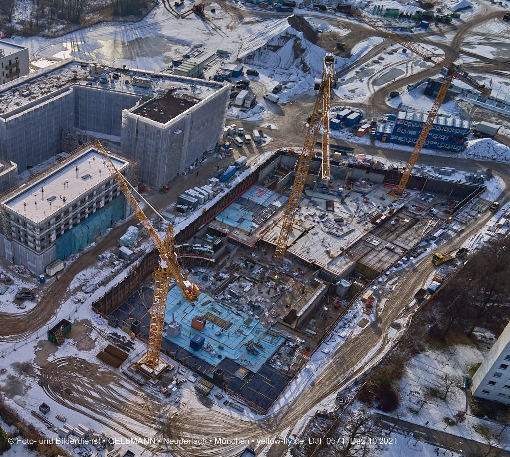 10.12.2021 -Das Alexisquartier mit Schnee im Dezember 2021 in Neuperlach