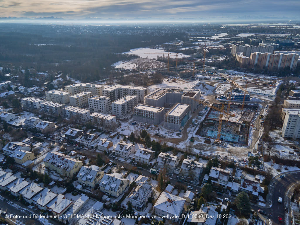 10.12.2021 -Das Alexisquartier mit Schnee im Dezember 2021 in Neuperlach