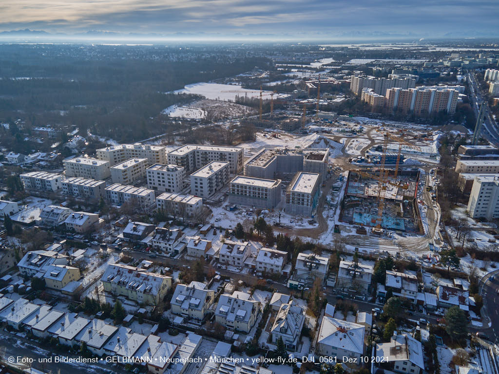 10.12.2021 -Das Alexisquartier mit Schnee im Dezember 2021 in Neuperlach