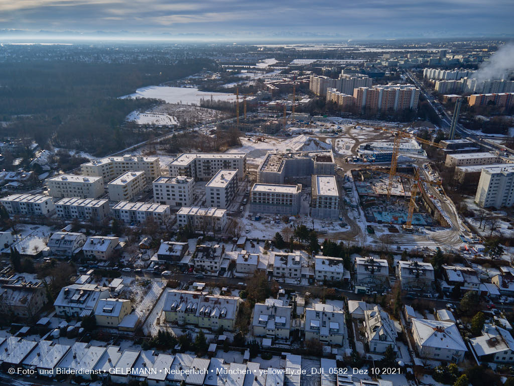 10.12.2021 -Das Alexisquartier mit Schnee im Dezember 2021 in Neuperlach