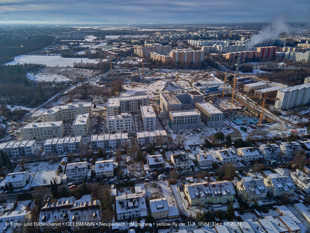 10.12.2021 -Das Alexisquartier mit Schnee im Dezember 2021 in Neuperlach