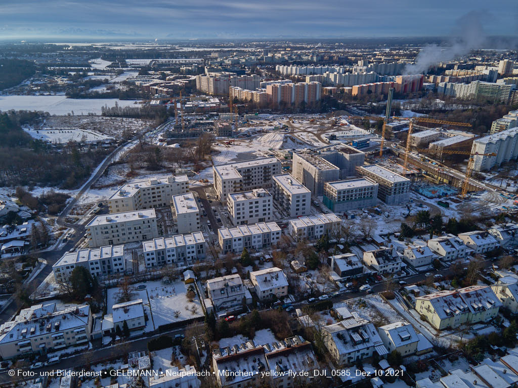 10.12.2021 -Das Alexisquartier mit Schnee im Dezember 2021 in Neuperlach