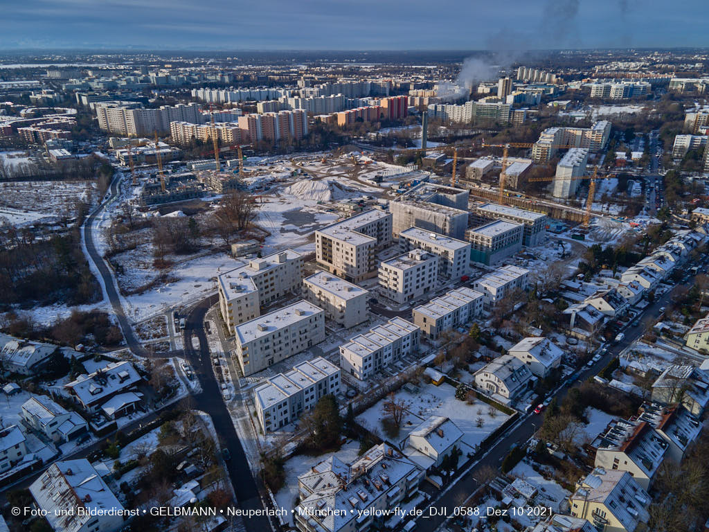 10.12.2021 -Das Alexisquartier mit Schnee im Dezember 2021 in Neuperlach