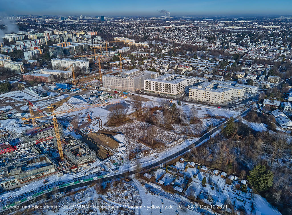 10.12.2021 -Das Alexisquartier mit Schnee im Dezember 2021 in Neuperlach