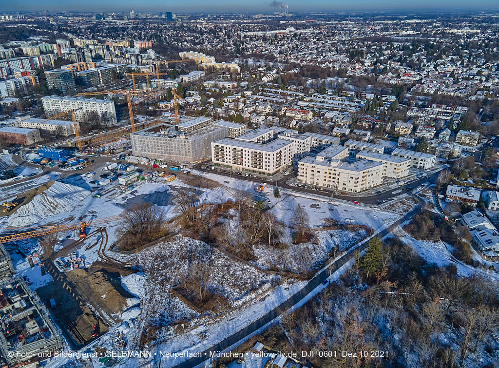 10.12.2021 -Das Alexisquartier mit Schnee im Dezember 2021 in Neuperlach