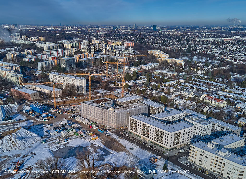 10.12.2021 -Das Alexisquartier mit Schnee im Dezember 2021 in Neuperlach