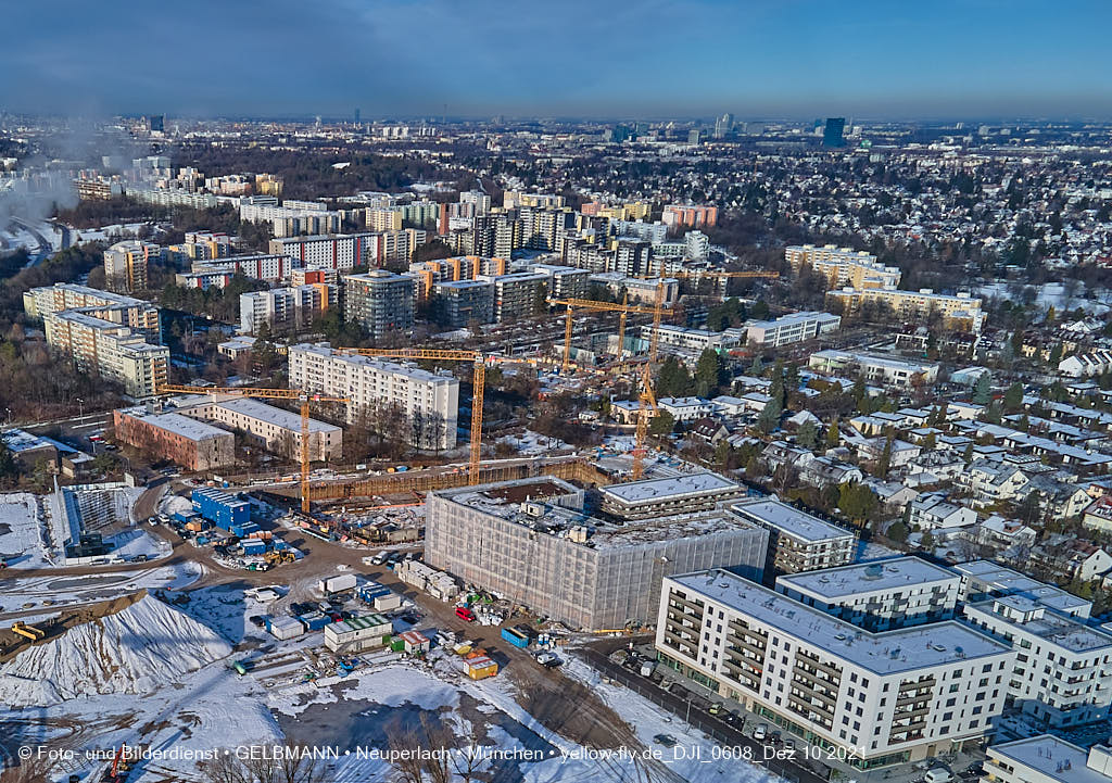 10.12.2021 -Das Alexisquartier mit Schnee im Dezember 2021 in Neuperlach