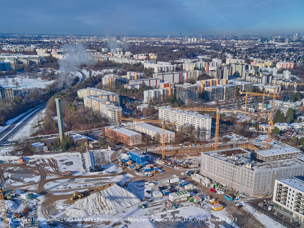 10.12.2021 -Das Alexisquartier mit Schnee im Dezember 2021 in Neuperlach