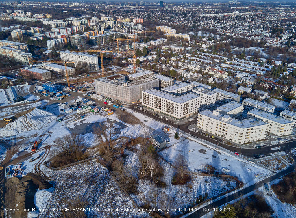 10.12.2021 -Das Alexisquartier mit Schnee im Dezember 2021 in Neuperlach