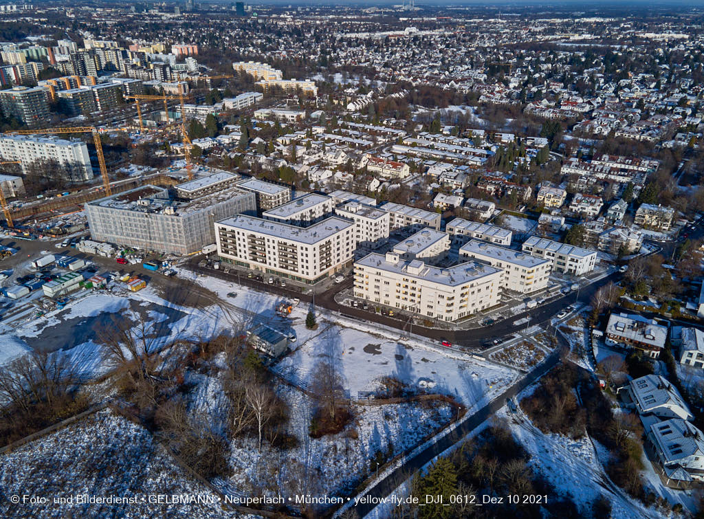 10.12.2021 -Das Alexisquartier mit Schnee im Dezember 2021 in Neuperlach