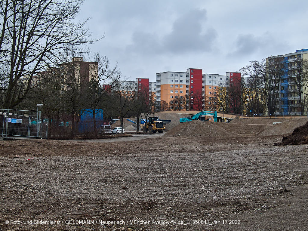 14.01.2022 - Abrissbaustelle Quiddezentrum in Neuperlach 14.01.2022 - Abrissbaustelle Quiddezentrum in Neuperlach