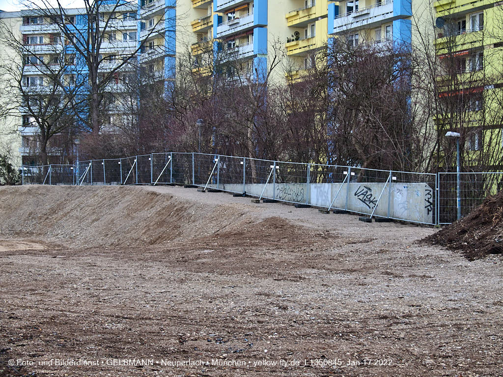 14.01.2022 - Abrissbaustelle Quiddezentrum in Neuperlach 14.01.2022 - Abrissbaustelle Quiddezentrum in Neuperlach