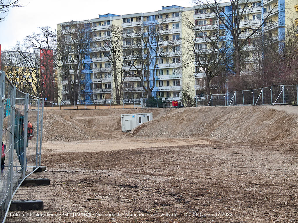 14.01.2022 - Abrissbaustelle Quiddezentrum in Neuperlach 14.01.2022 - Abrissbaustelle Quiddezentrum in Neuperlach