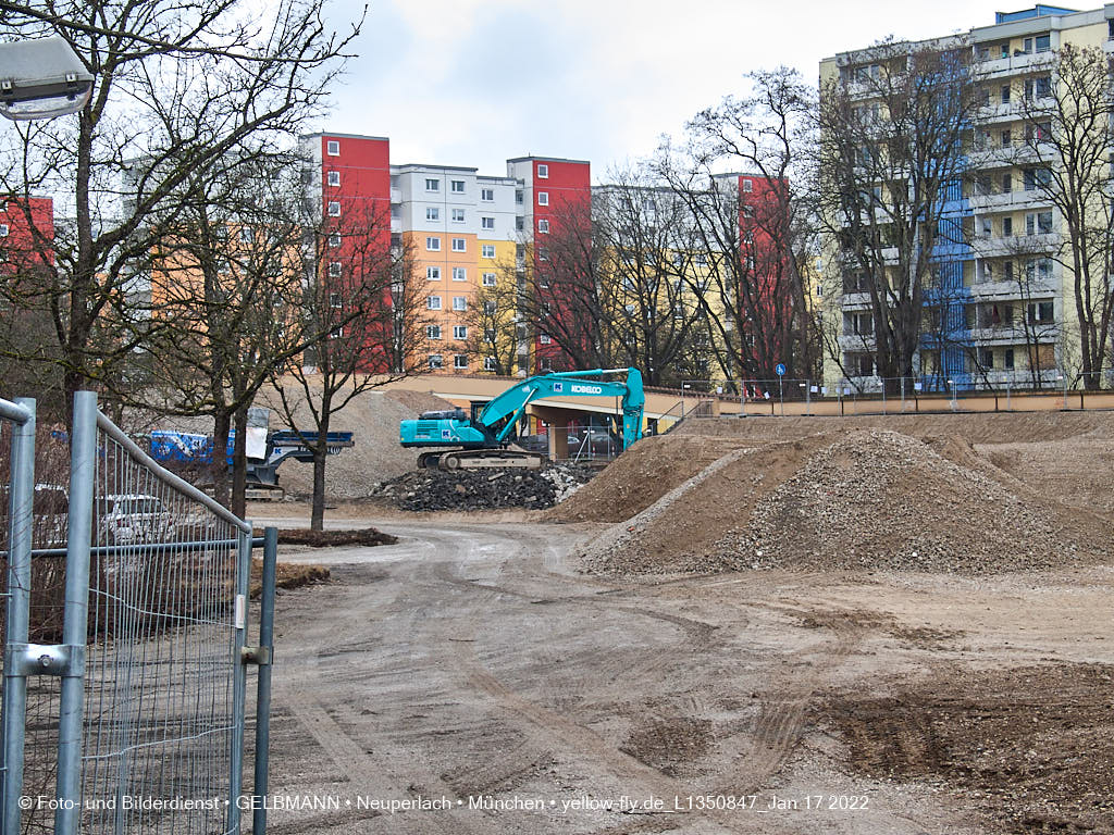 14.01.2022 - Abrissbaustelle Quiddezentrum in Neuperlach 14.01.2022 - Abrissbaustelle Quiddezentrum in Neuperlach
