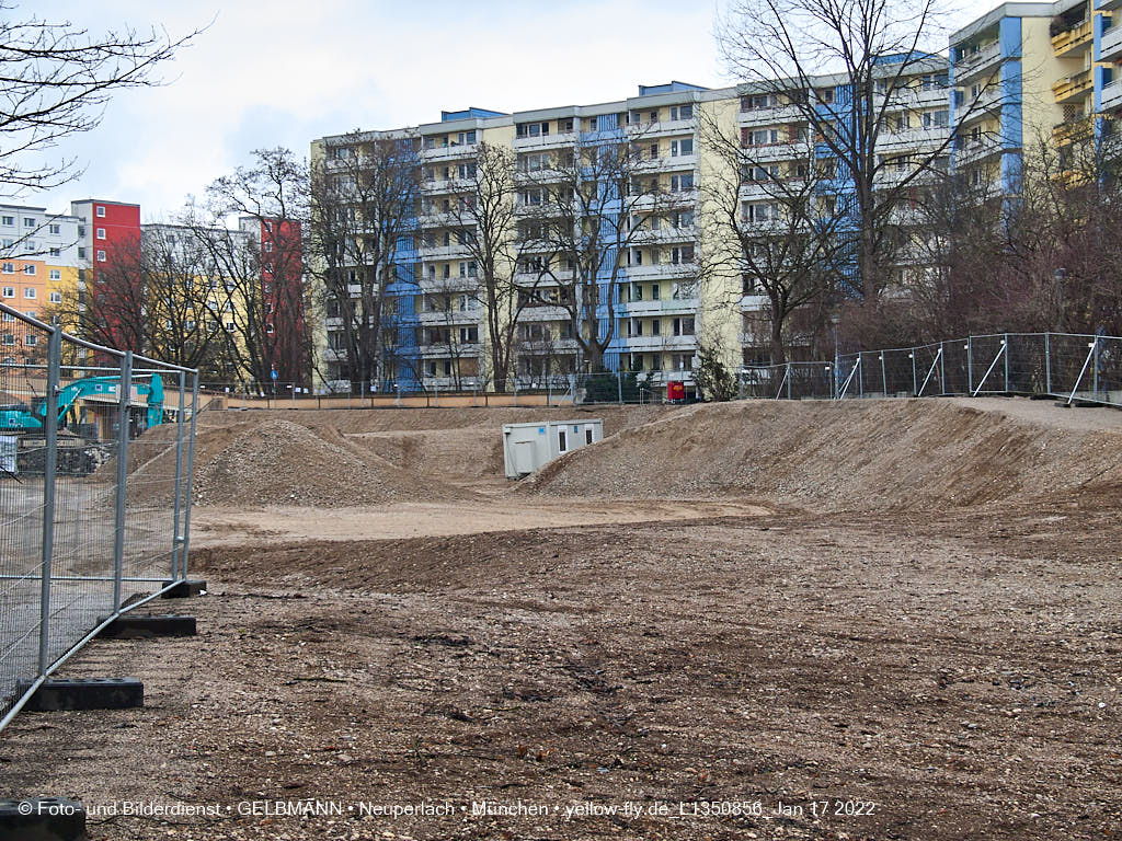14.01.2022 - Abrissbaustelle Quiddezentrum in Neuperlach 14.01.2022 - Abrissbaustelle Quiddezentrum in Neuperlach